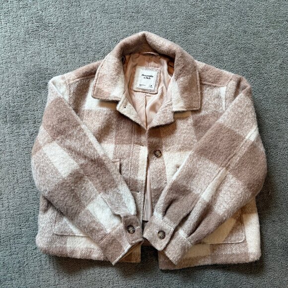 Abercrombie Cropped Cozy Shirt Jacket | Plaid | Size Medium - Picture 1 of 2